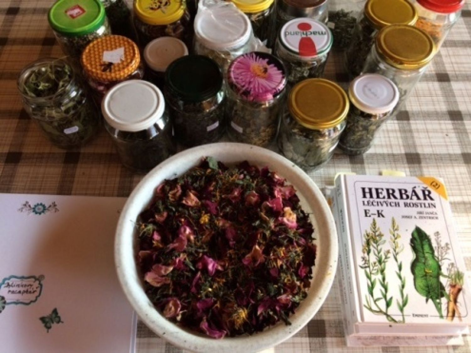 Proces míchání čajových směsí